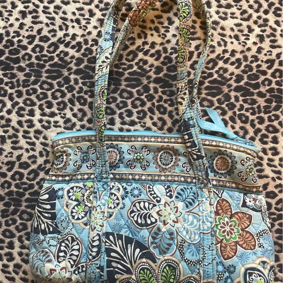 Sold on MP. Vera Bradley Bali blue purse, retired in 2009 - Picture 7 of 9